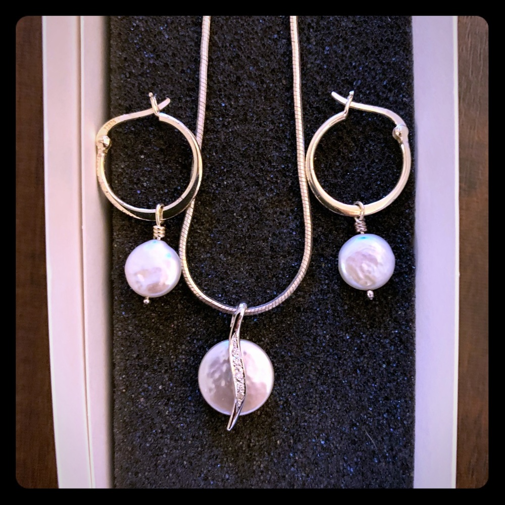 Sterling pearl necklace & earrings (Set)